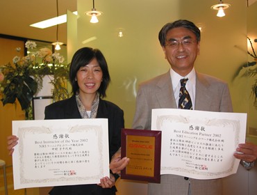 取締役社長 杉山由高(写真右) 中村トレーナー(写真左)