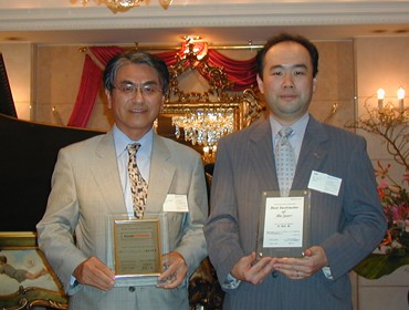 取締役社長 杉山由高(写真左) 西トレーナー(写真右)